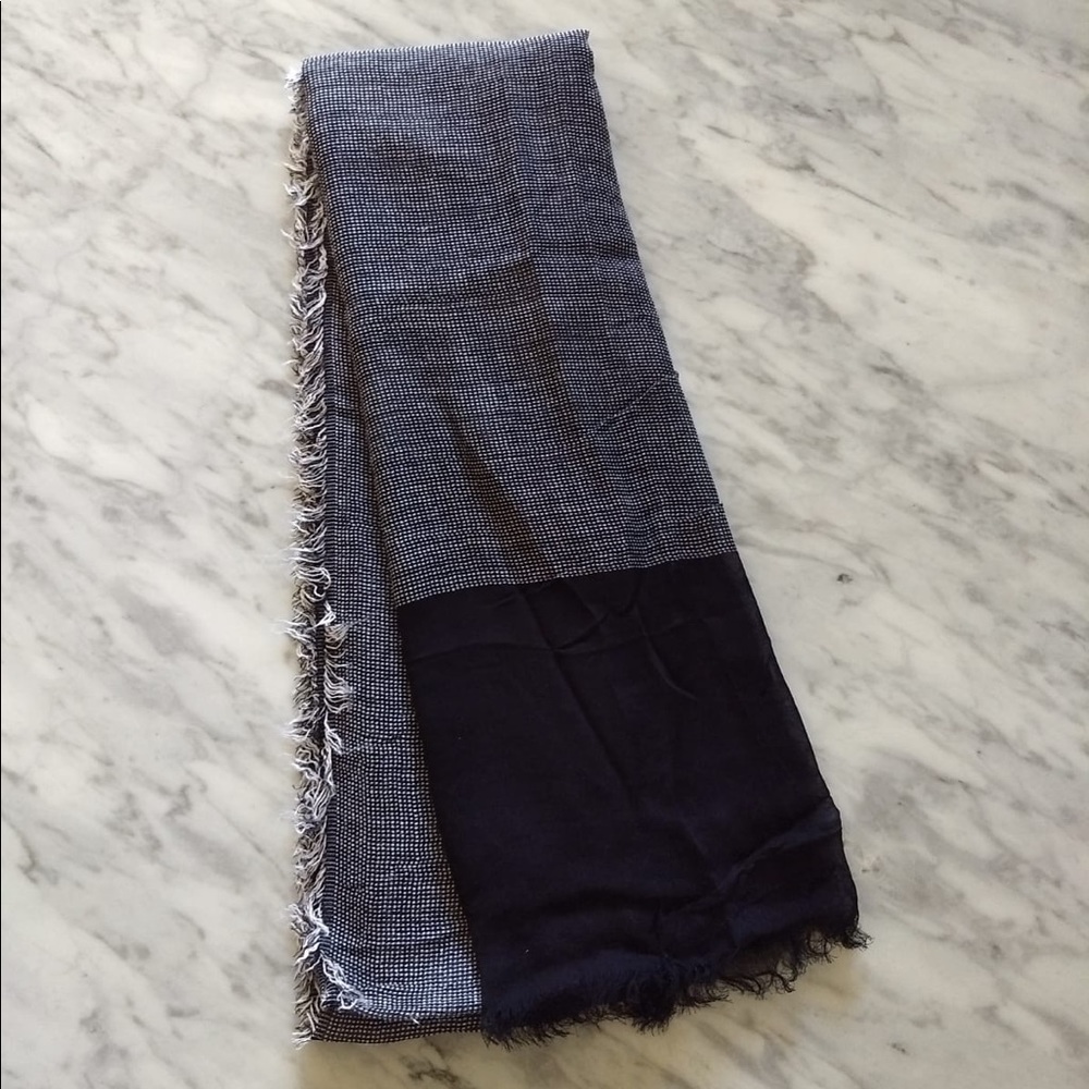 🆕 Black Textured Scarf - Picture 2 of 3